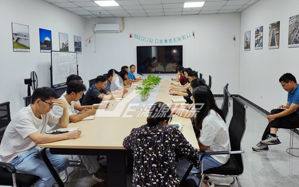 化工廢水處理專家開會(huì)中 化工廢水處理專家開會(huì)中